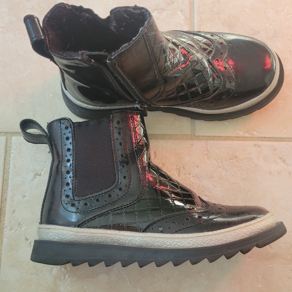 Size 27 girls booties leather wool inside